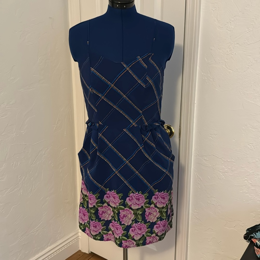 Adorable summer dress.